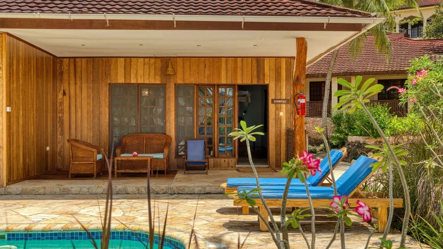 Pool Bungalow deck with its dipping pool